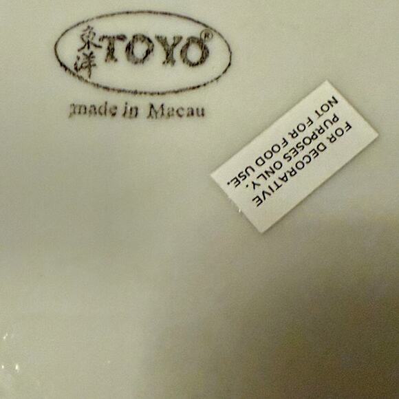 Vintage TOYO Macau Decorative Plate – Imari Style Floral & Vase Scene - Picture 4 of 4